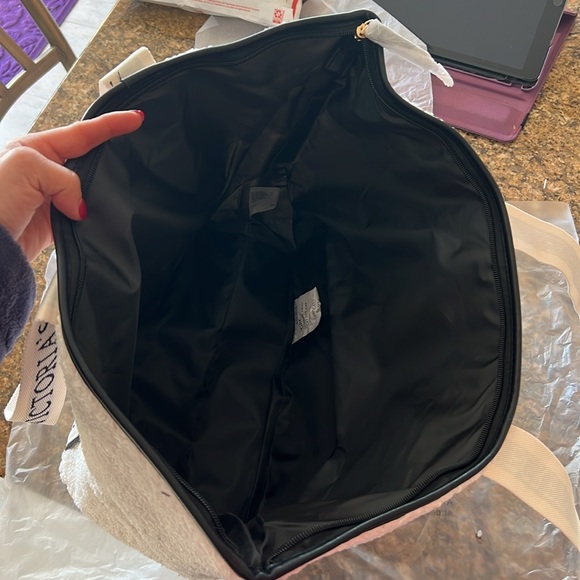 NWT Victoria Secret Sherpa Bag - Picture 8 of 9